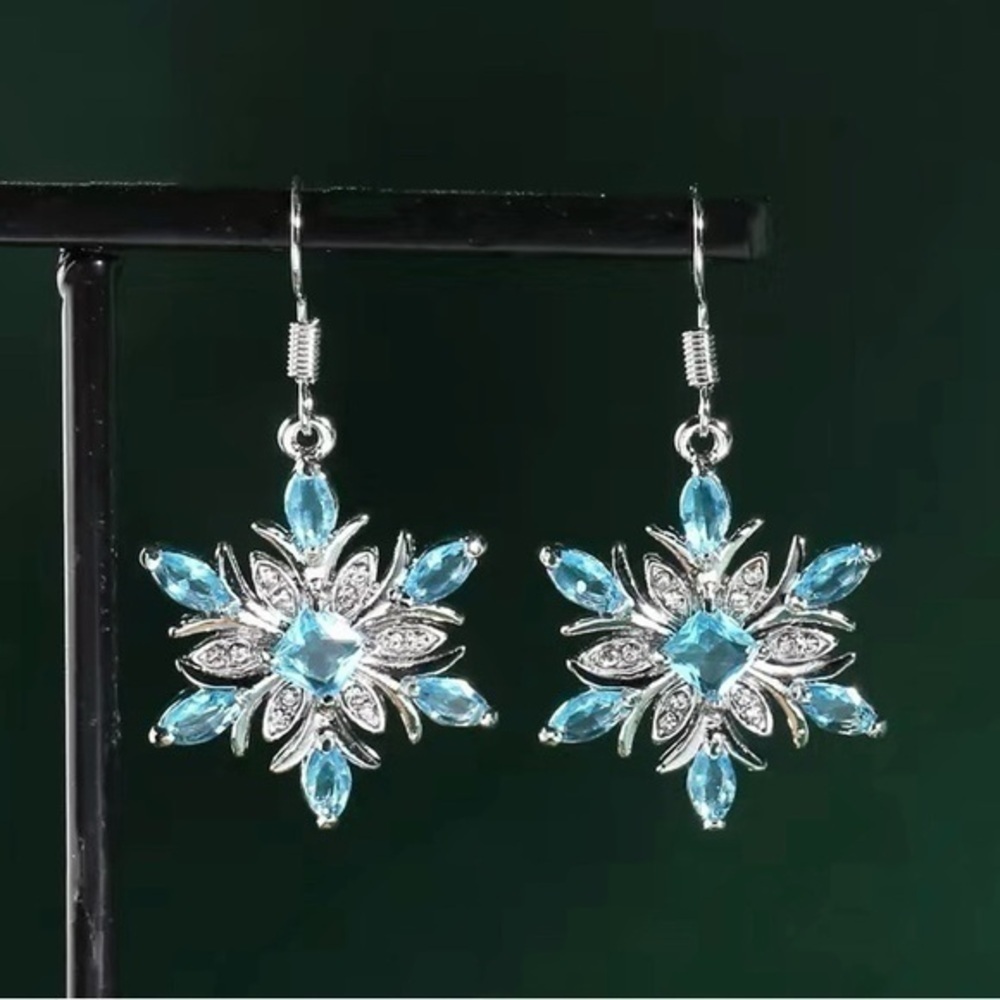 Blue And White Zircon Snowflake Earrings